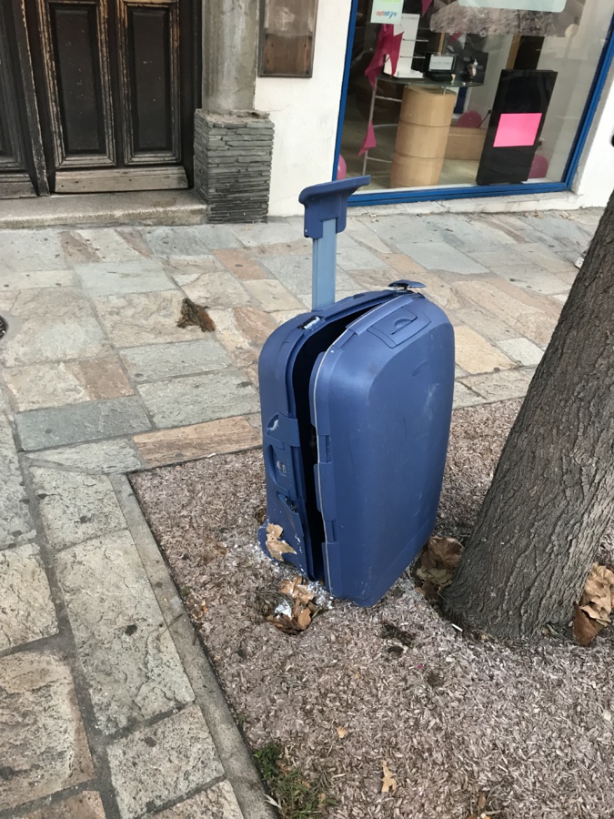 INSOLITE - A Bastia la valise "suspecte" est restée sur place