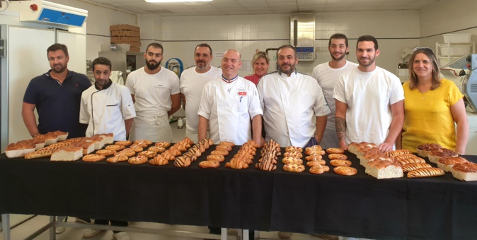 Philippe Hermenier, "Meilleur Ouvrier de France en Pâtisserie 2011", rend visite aux apprentis insulaires Philippe Hermenier, "Meilleur Ouvrier de France en Pâtisserie 2011", rend visite aux apprentis insulaires