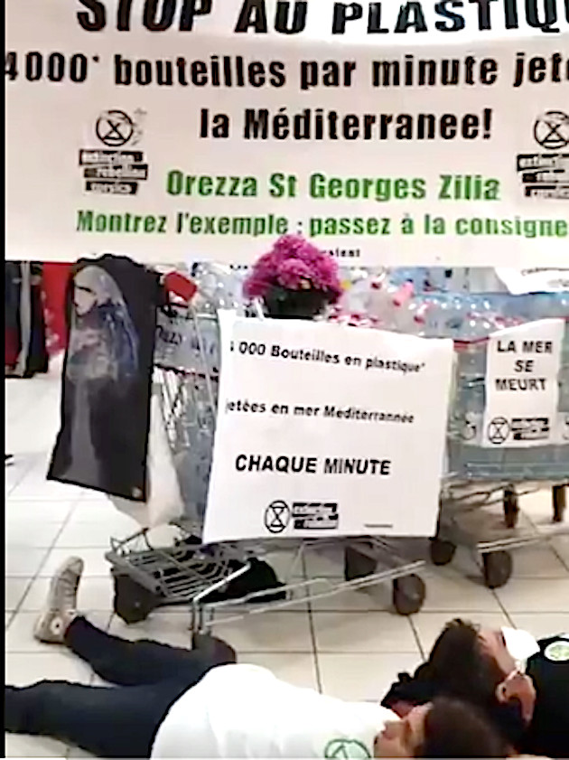 Extinction Rébellion Corsica en action dans un hyper marché de la région bastiaise 