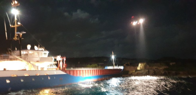 "Rhodanus" échoué à Cala Longa : les premières images "Rhodanus" échoué à Cala Longa : les premières images