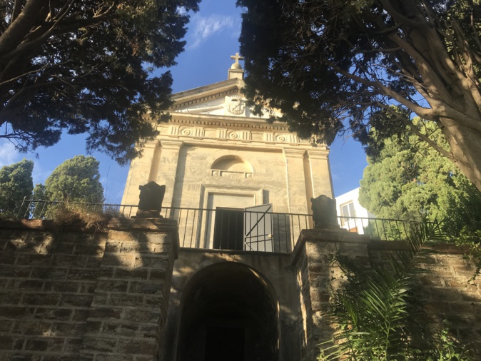 Le tombeau oublié de la famille Benedetti. Le tombeau oublié de la famille Benedetti.