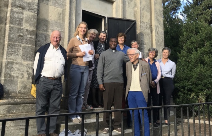 Les descendants de Vincent Bendetti devant la chapelle de Lupinu Les descendants de Vincent Bendetti devant la chapelle de Lupinu