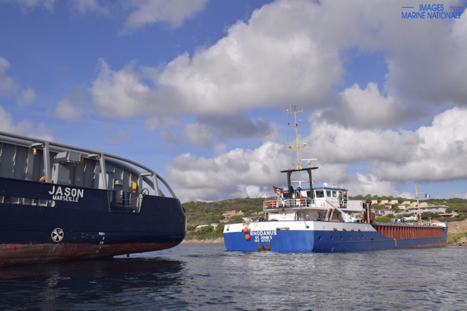 Bonifacio : Le cargo Rhodanus déséchoué Bonifacio : Le cargo Rhodanus déséchoué