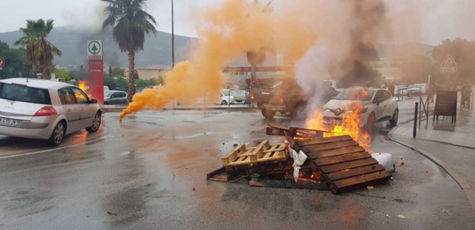 Crise agricole : En Corse du Sud les agriculteurs protestent à leur tour Crise agricole : En Corse du Sud les agriculteurs protestent à leur tour