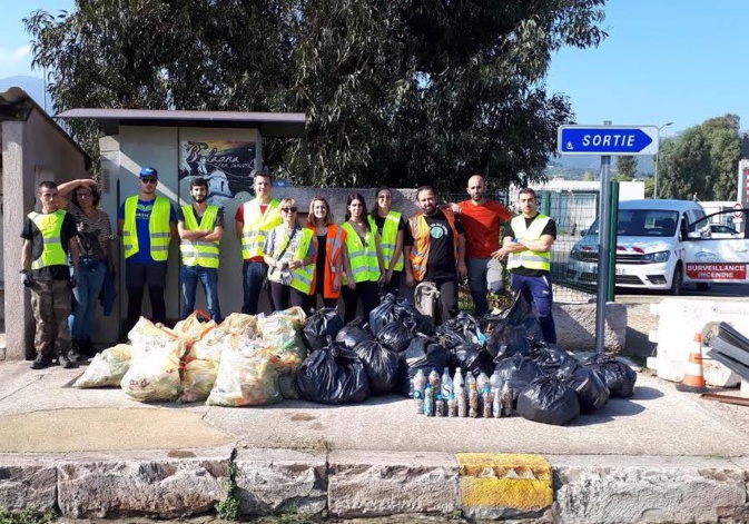 Furiani : opération de dépollution de part et d'autre de la voie ferrée Furiani : opération de dépollution de part et d'autre de la voie ferrée