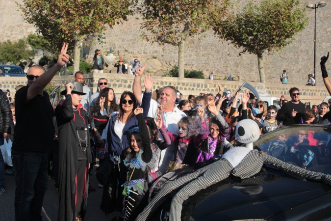 Le top départ de la parade donné par les personnalités Le top départ de la parade donné par les personnalités