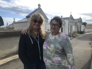 Aline 42 ans et sa maman Antoinette 80 ans Aline 42 ans et sa maman Antoinette 80 ans