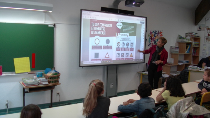 Les élèves ont été très attentifs aux explications des bénévoles de Prévention MAIF Les élèves ont été très attentifs aux explications des bénévoles de Prévention MAIF