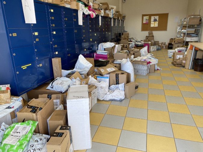 Les colis s'entassent au centre Bastia Cap. Les colis s'entassent au centre Bastia Cap.