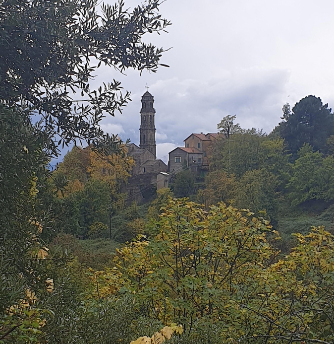 La photo du jour : le clocher de Moita La photo du jour : le clocher de Moita