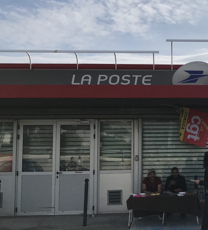 La grève à la Poste Bastia-Cap se poursuit, mais qu'en est-il des usagers ? La grève à la Poste Bastia-Cap se poursuit, mais qu'en est-il des usagers ?