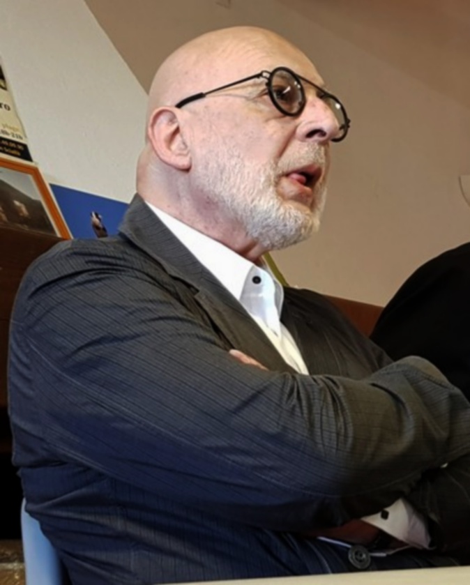 Le Dr Philippe Renault lors d'une réunion de soutien à Lumio, suite aux agressions verbales dont il a été victime en 2018