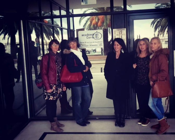 Le Collectif AESH de Corse se mobilise à Bastia : "Au-delà de nos revendications personnelles, ce sont surtout celles des familles" Le Collectif AESH de Corse se mobilise à Bastia : "Au-delà de nos revendications personnelles, ce sont surtout celles des familles"