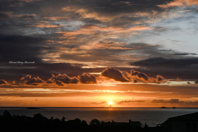 La photo du jour : joli ciel sur les Cerbicali