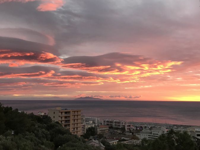 La photo du jour : le ciel de Bastia au petit matin