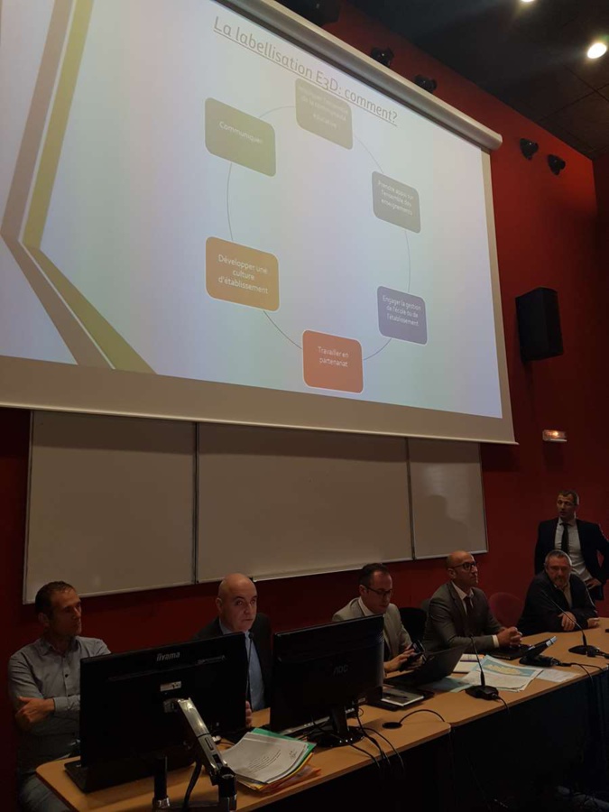 110 élèves éco-délégués réunis à Corte pour leur premier Conseil Académique 110 élèves éco-délégués réunis à Corte pour leur premier Conseil Académique