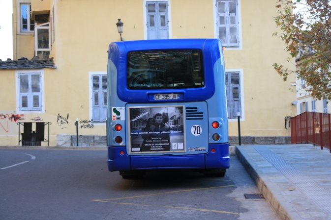 Campagne de sensibilisation à l'autisme sur les bus bastiais.