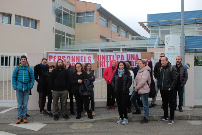 Grève : rassemblement devant le collège de Calvi Grève : rassemblement devant le collège de Calvi