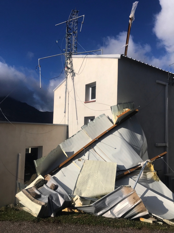 Tempête : dégâts au CS Olmi-Cappella, sur la toiture de l'église de Calvi et à la patinoire Tempête : dégâts au CS Olmi-Cappella, sur la toiture de l'église de Calvi et à la patinoire