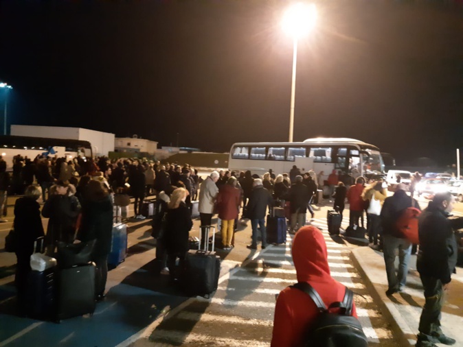 Air Corsica : Après la tempête, les premiers passagers quittent Ajaccio Air Corsica : Après la tempête, les premiers passagers quittent Ajaccio