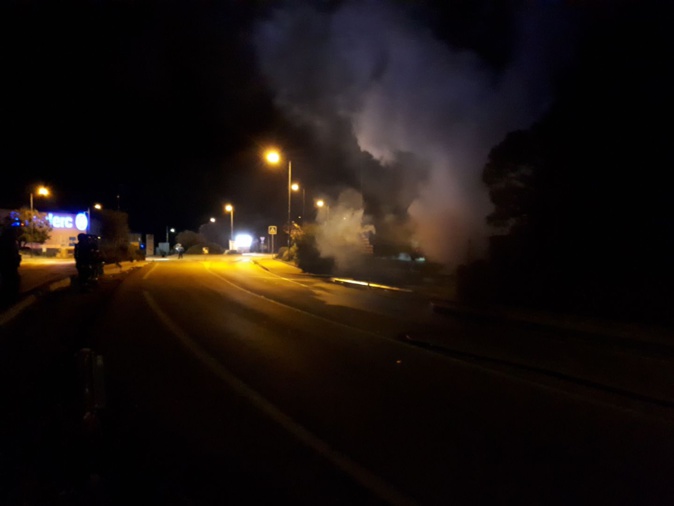 Camion à pizza en feu à Lisula Camion à pizza en feu à Lisula