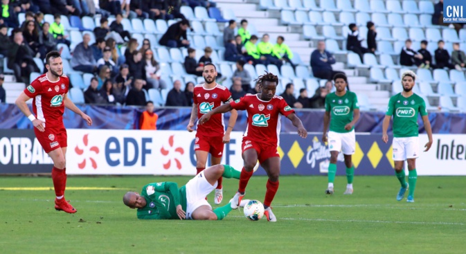 Pas de cadeaux pour Whabi Khazri (au sol) à Furiani. (Photo Michel Luccioni) Pas de cadeaux pour Whabi Khazri (au sol) à Furiani. (Photo Michel Luccioni)