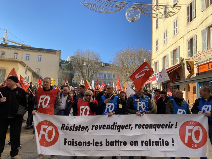 Un millier de personnes a manifesté au départ du palais de justice à Bastia pour protester contre la réforme des retraites.
