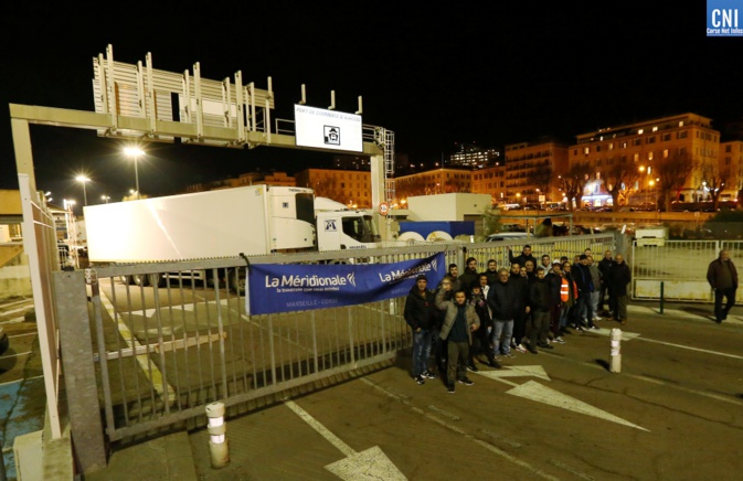 Les marins de la Méridionale, en grève, bloquent le port d'Ajaccio Les marins de la Méridionale, en grève, bloquent le port d'Ajaccio