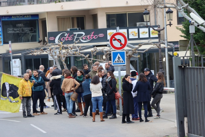 Rassemblement contre la réforme des retraites devant la sous-préfecture de Calvi