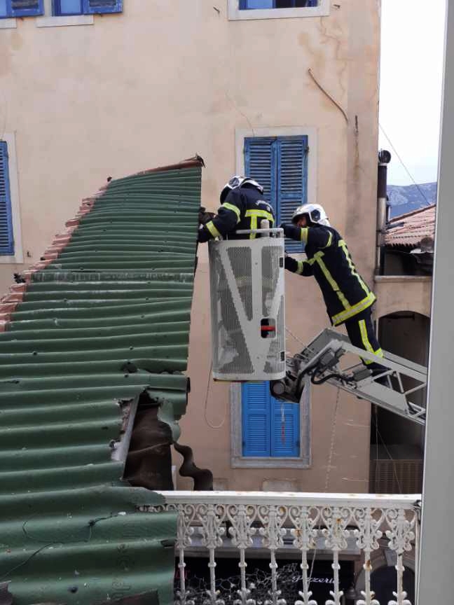 Intervention spectaculaire des pompiers en plein centre de Calvi
