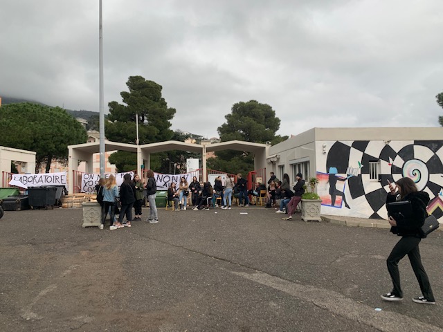 "Il faut bloquer" : à Bastia des lycées protestent contre la réforme du bac
