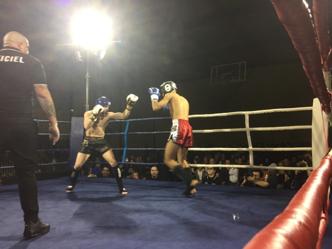 Alex Vasta (à gauche), pensionnaire du KBC Lucciana, vainqueur par KO de son adversaire d'un soir Alex Vasta (à gauche), pensionnaire du KBC Lucciana, vainqueur par KO de son adversaire d'un soir