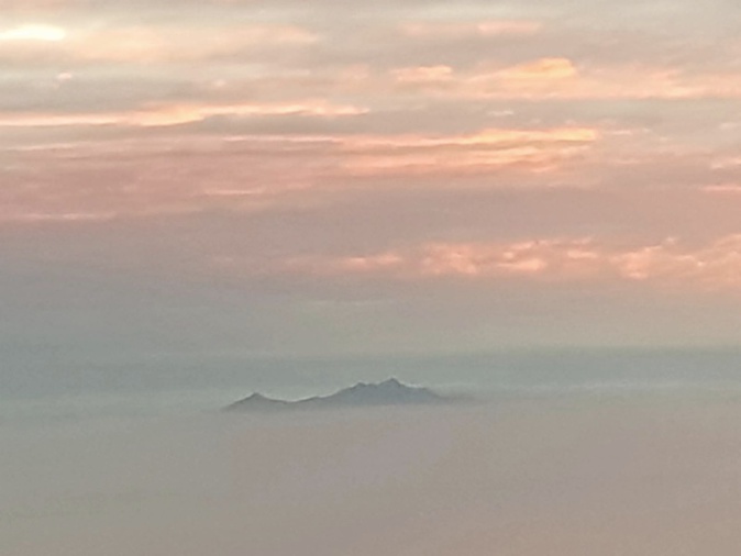 La photo du jour : L’île d’Elbe émerge au dessus d’une mer de nuages La photo du jour : L’île d’Elbe émerge au dessus d’une mer de nuages