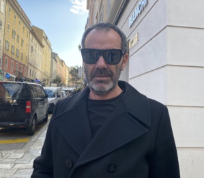 Jean-Marc, 49 ans, conseiller territoriale, résident du centre ville. Jean-Marc, 49 ans, conseiller territoriale, résident du centre ville.