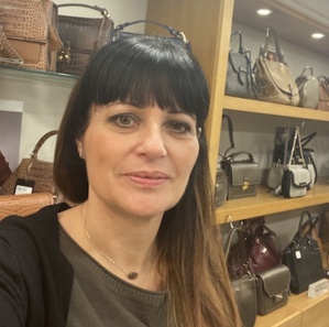 Vava, 50 ans, vendeuse en maroquinerie dans le centre ville de Bastia. Vava, 50 ans, vendeuse en maroquinerie dans le centre ville de Bastia.