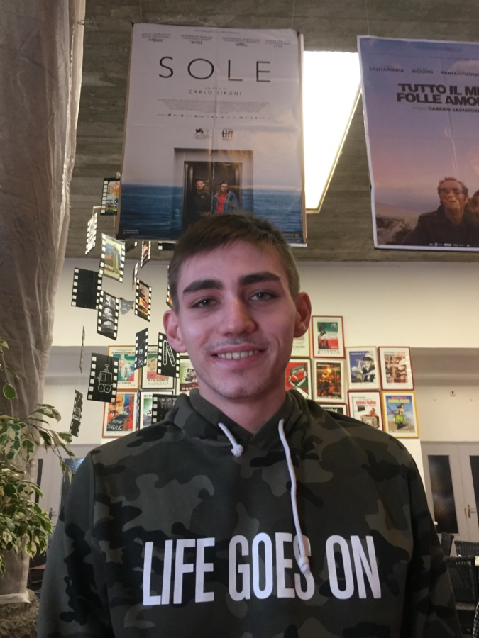 Claudio Segaluscio interprète le rôle de Ermanno dans le film de Carlo Sironi : "Sole" Claudio Segaluscio interprète le rôle de Ermanno dans le film de Carlo Sironi : "Sole"