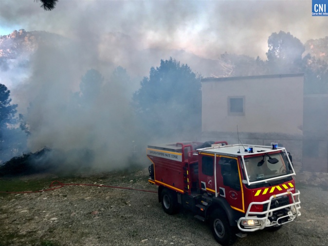 Feu de Quenza : pas de point sensible menacé. Un sapeur-pompier volontaire blessé Feu de Quenza : pas de point sensible menacé. Un sapeur-pompier volontaire blessé