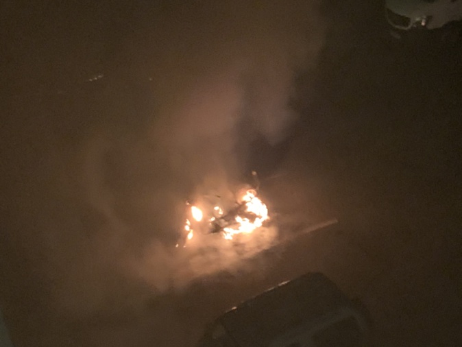 Grand Bastia : deux véhicules incendiés et plusieurs feux de poubelles dans la nuit 