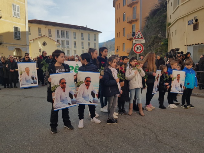 Corte. Plusieurs milliers de personnes défilent en hommage à Barthélémy Casanova Corte. Plusieurs milliers de personnes défilent en hommage à Barthélémy Casanova