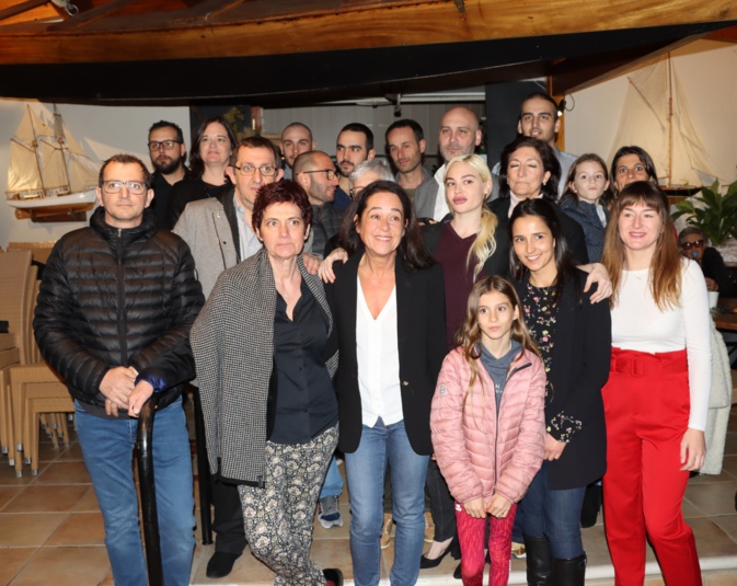 Autour de Claudine Orabona (au centre) l'équipe de Anima Calvese Autour de Claudine Orabona (au centre) l'équipe de Anima Calvese