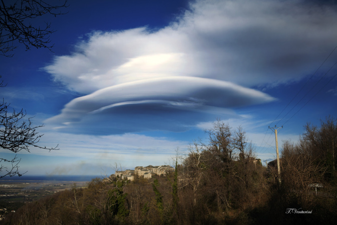 Impressionnant lenticulaire au-dessus du Cap Corse (Photo Thierry Venturini) Impressionnant lenticulaire au-dessus du Cap Corse (Photo Thierry Venturini)