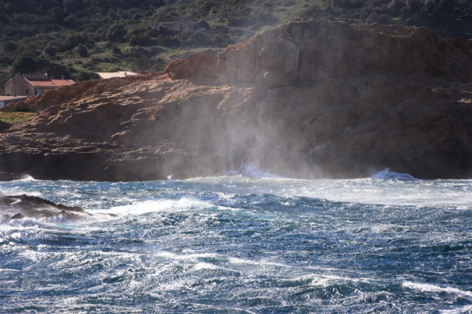 Des pointes de vent à 140 km/h enregistrées à l'Ile-Rousse Des pointes de vent à 140 km/h enregistrées à l'Ile-Rousse