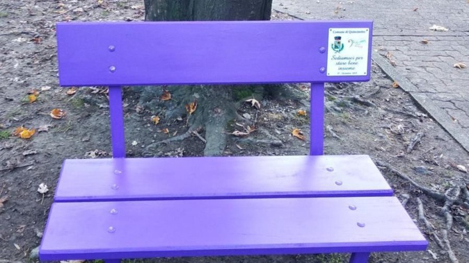 Le banc violet de la gentillesse (https://www.lastampa.it/) Le banc violet de la gentillesse (https://www.lastampa.it/)