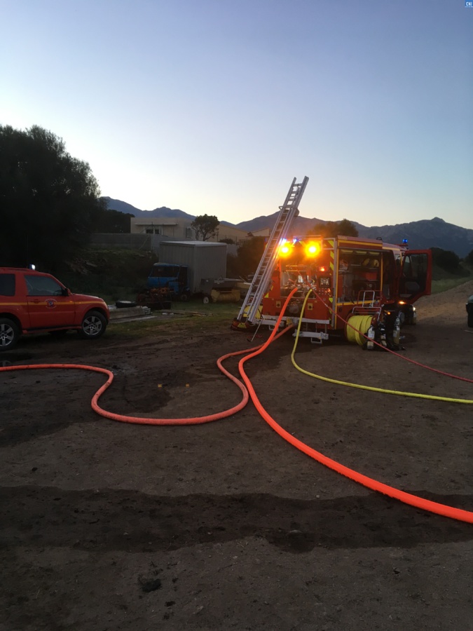 Calvi : 500 ballots de foin détruits par un incendie Calvi : 500 ballots de foin détruits par un incendie