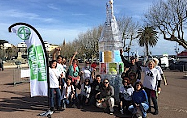 « En verre et contre tout » : nouvelle action de Extinction Rébellion  Corsica  à Bastia