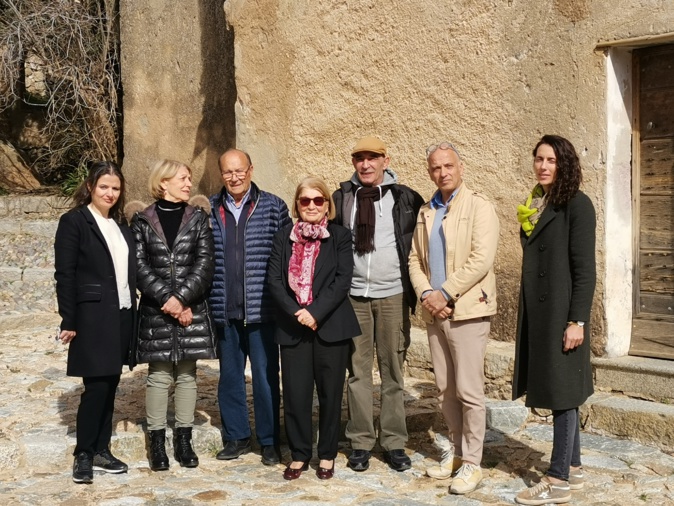 Josée Martelli entourée de son équipe Josée Martelli entourée de son équipe