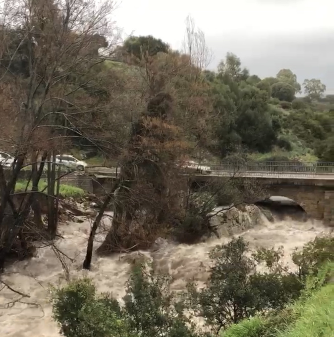Ucciani : un ruisseau déborde et bloque la circulation sur la RT20 Ucciani : un ruisseau déborde et bloque la circulation sur la RT20