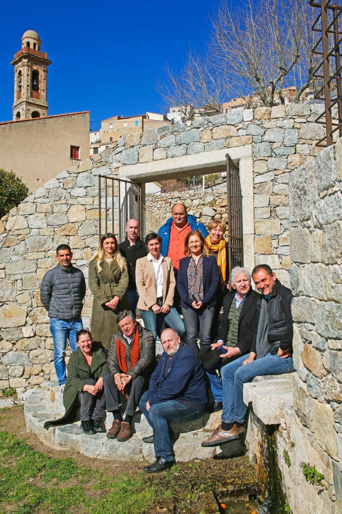 Etienne Suzzoni (à droite) et ses colistiers Etienne Suzzoni (à droite) et ses colistiers