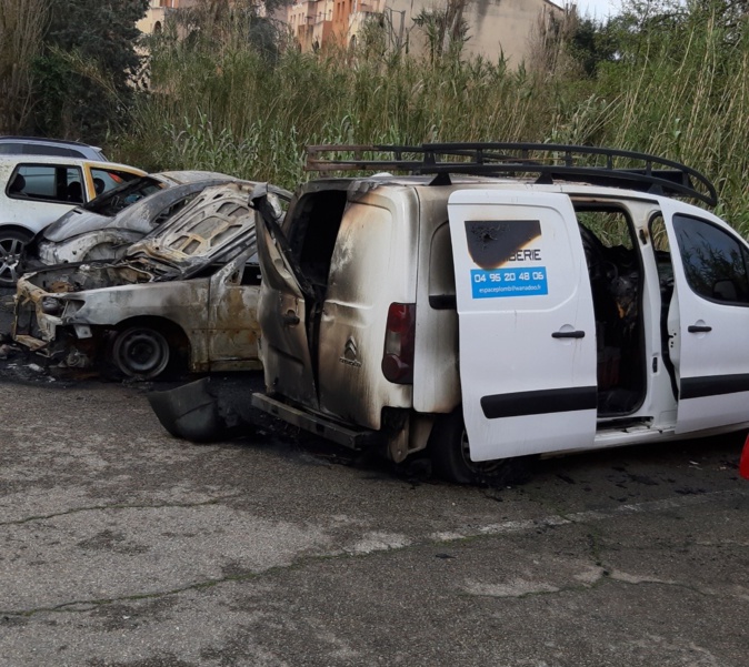Encore trois véhicules incendiés dans la nuit à Ajaccio Encore trois véhicules incendiés dans la nuit à Ajaccio