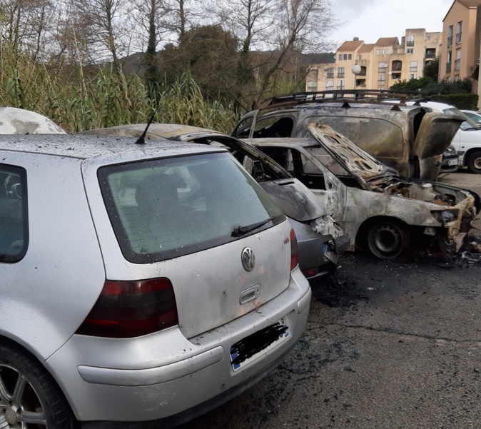 Encore trois véhicules incendiés dans la nuit à Ajaccio Encore trois véhicules incendiés dans la nuit à Ajaccio